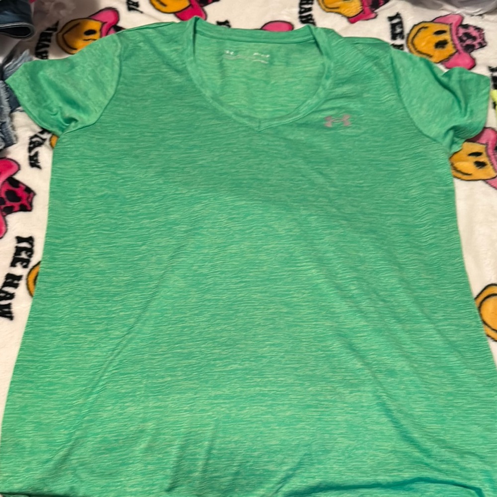 Under Armour Women's Light Green V-Neck Tee